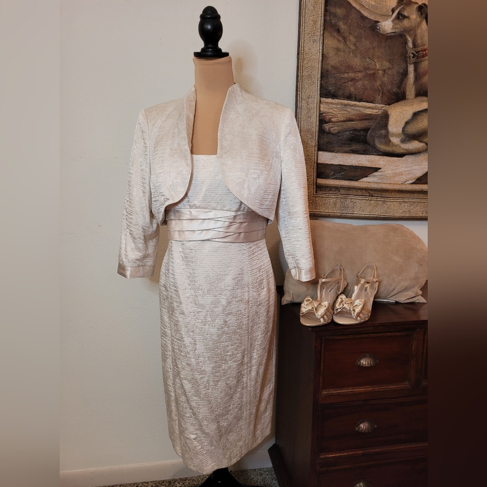 14 Jones New York. ivory Bolero Jacket, Suit